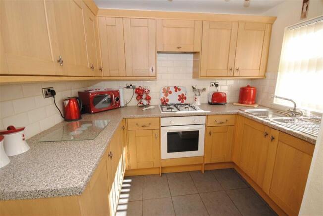 FITTED KITCHEN