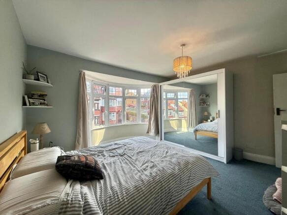 6 bed Semi-Detached for sale Image 8