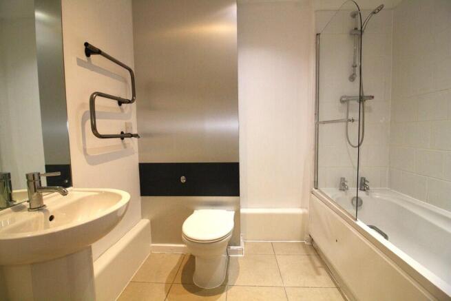 2 bed Apartment to rent Image 8