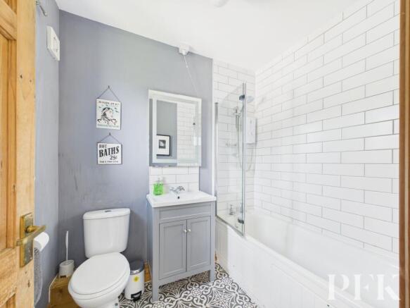 En-suite bathroom