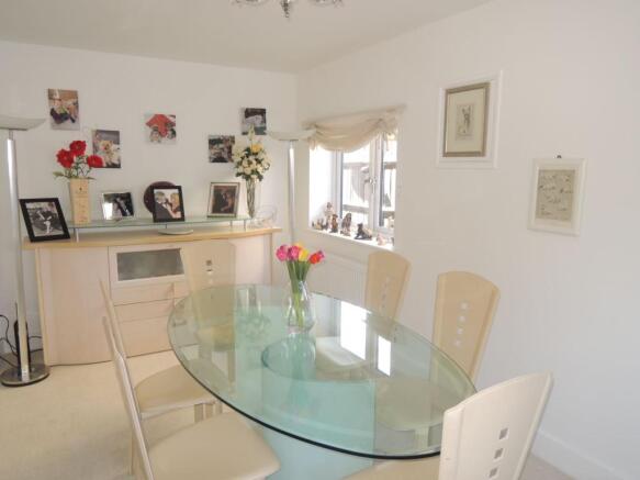 ADDITIONAL DINING ROOM PHOTO