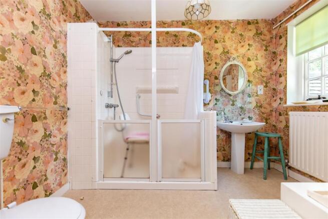 En Suite Shower Room.jpg