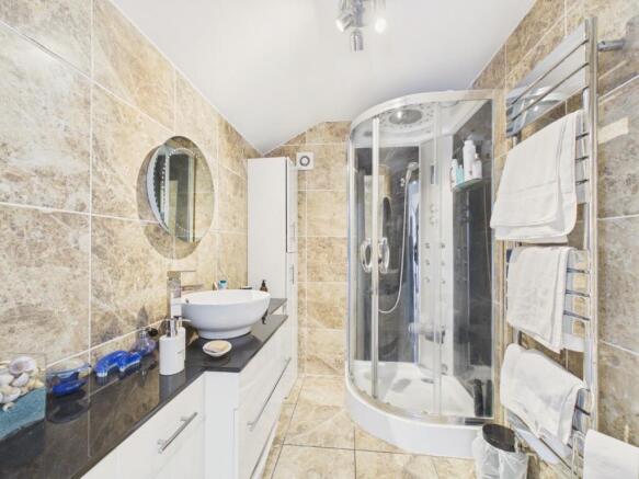 3 bed Terraced for sale Image 12