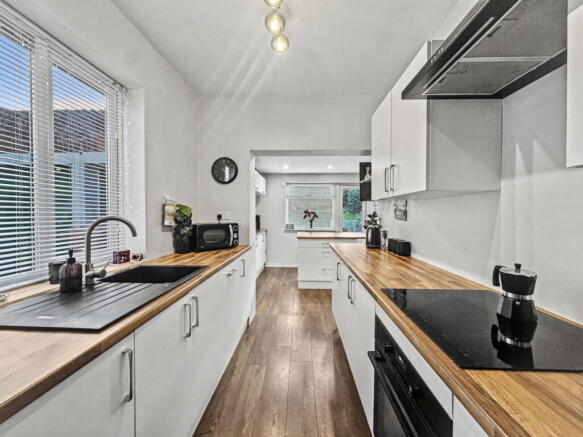 3 bed Semi-Detached for sale Image 6
