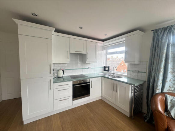 2 bed Flat to rent Image 4