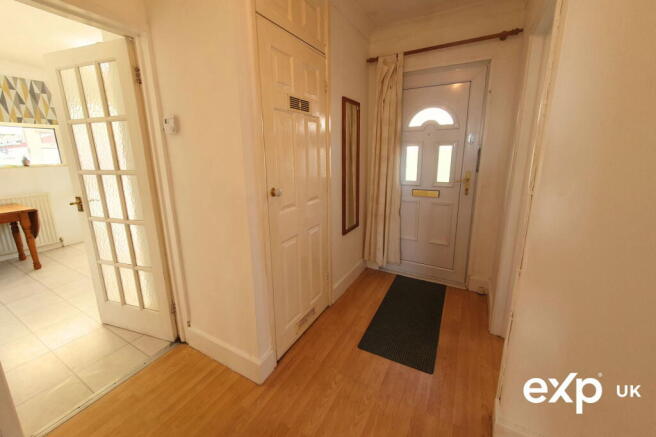 Detached Bungalow - Walking Distance of Upton Country Park photo 4