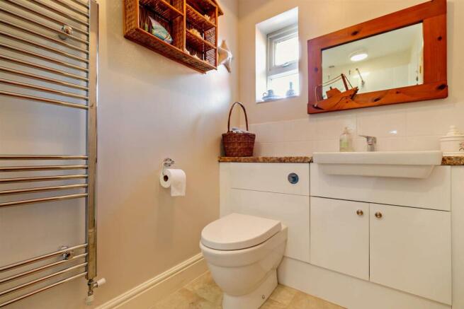 ensuite (2).jpg