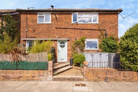 St. Thomas's Court, Portsmouth, Hampshire, PO1