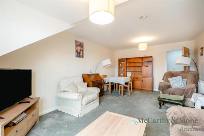 8704862-interior10.jpg