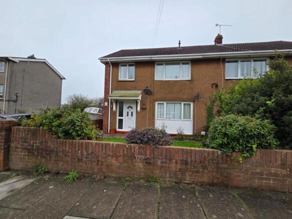 34 ffordd Yr Eglwys front photo.jpg