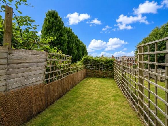 3 bed Terraced for sale Image 11