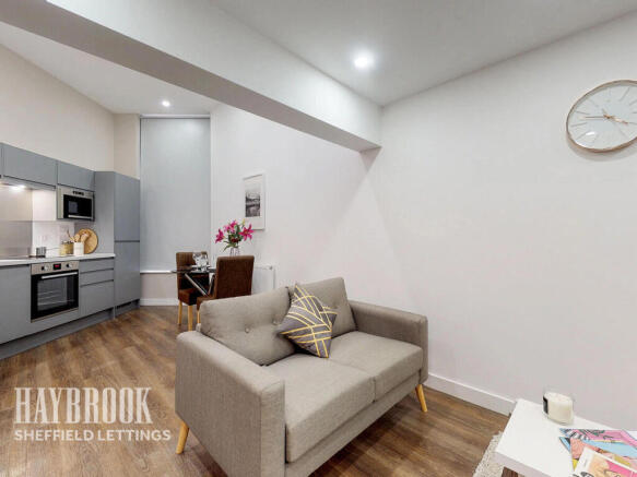 2 bed Apartment to rent Image 12