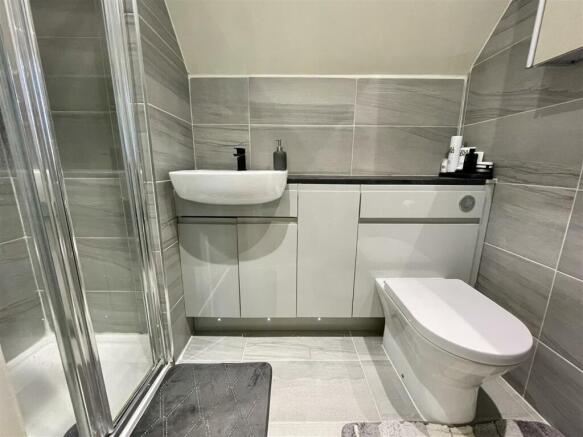 ensuite.jpg