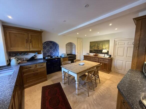 7 bed Detached for sale Image 9