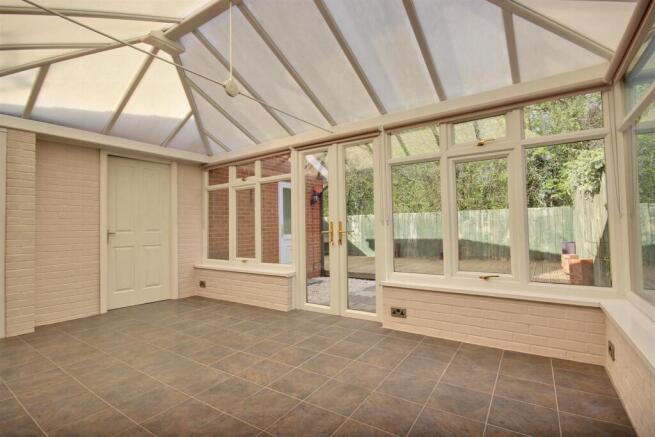2 bed Semi-Detached Bungalow for sale Image 9