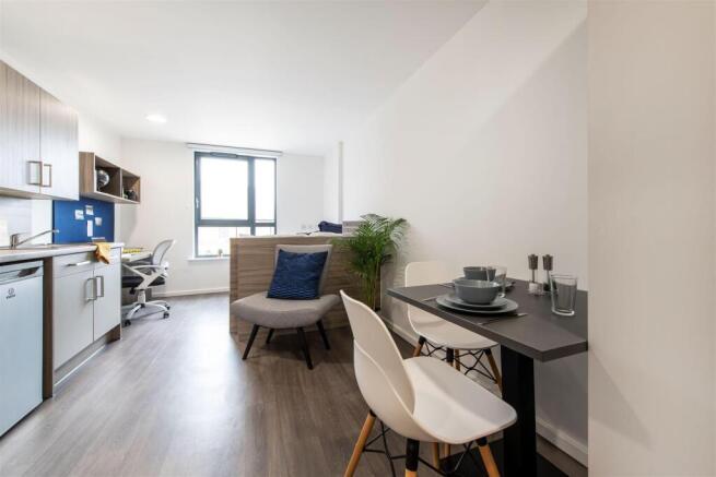 Studio to rent Image 5