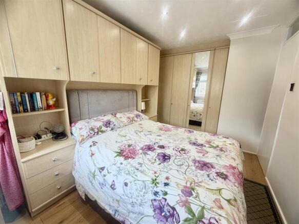 2 bed Semi-Detached Bungalow for sale Image 8
