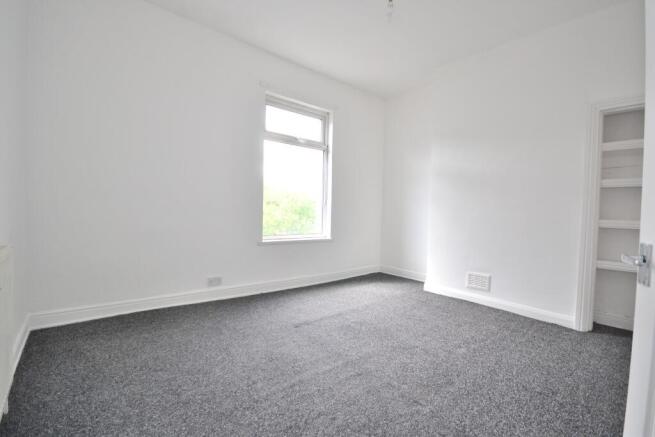 2 bed Terraced to rent Image 5