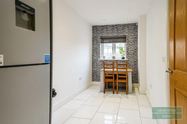 3 bed Semi-Detached for sale Image 4