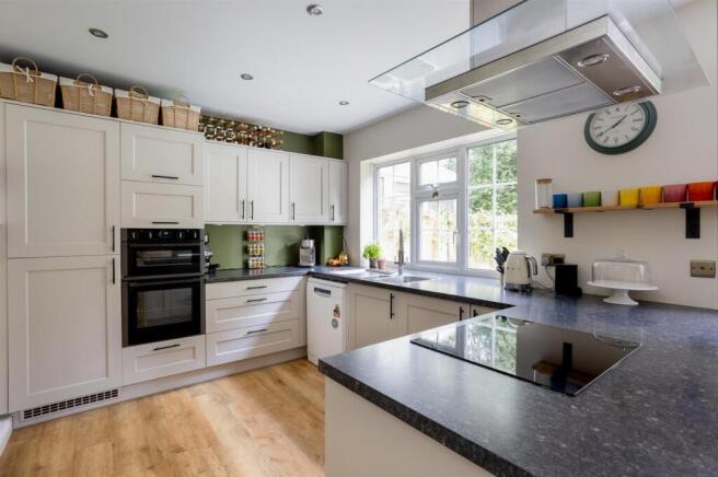 3 bed Terraced for sale Image 12