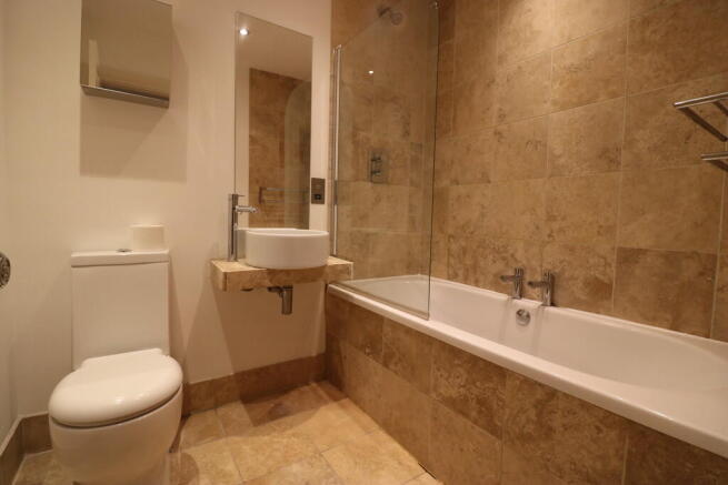 2 bed Apartment to rent Image 9