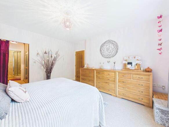 2 bed Apartment for sale Image 11