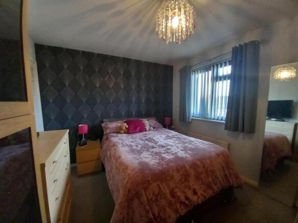 6 Oak Bed 1.jpg