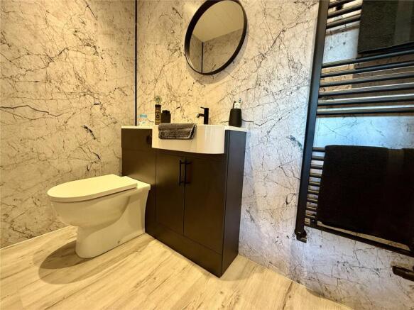 3 bed Apartment for sale Image 12