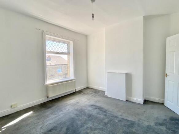 2 bed Terraced to rent Image 6