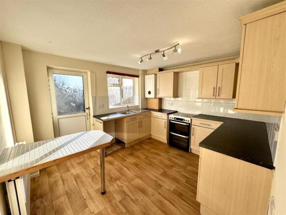 Laburnam Way, Chepstow photo 4