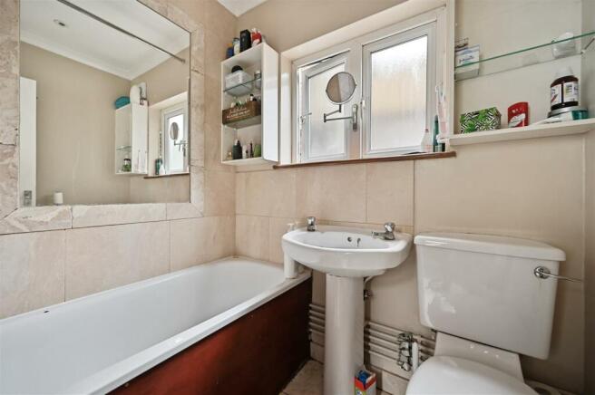 BCAR - 11 Essex Road - Bathroom 1 (4).JPG
