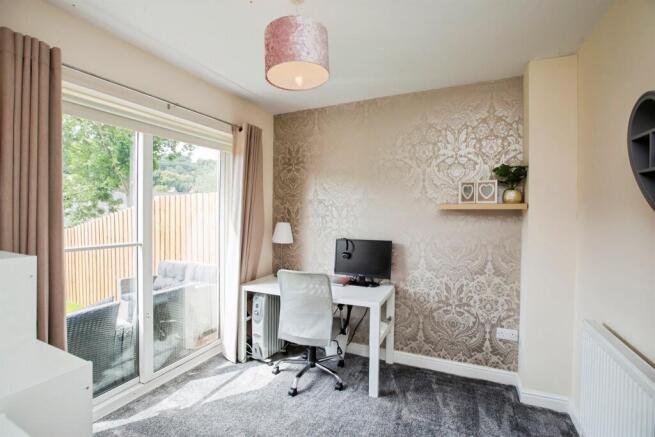 4 bed Semi-Detached for sale Image 6
