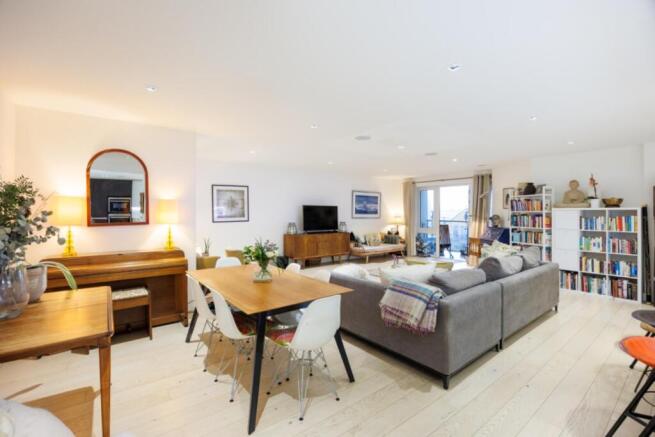 Kew Bridge Road 26 (05 of 17).jpg