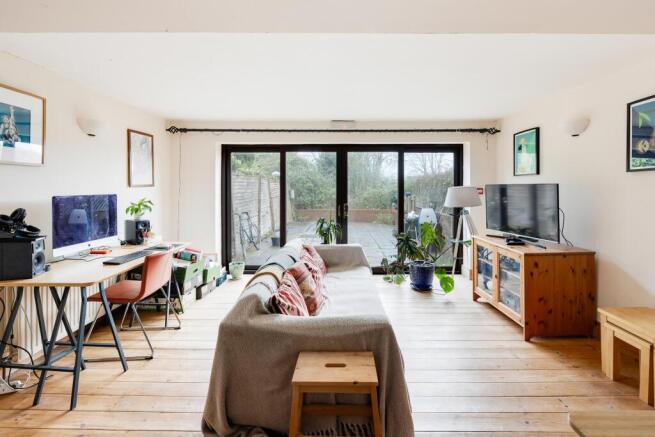 Living room ()
