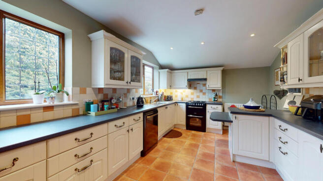 4 bed Detached for sale Image 9