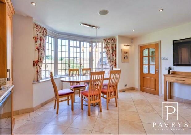KITCHEN BREAKFAST ROOM