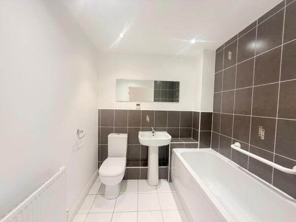 2 bed Flat to rent Image 10