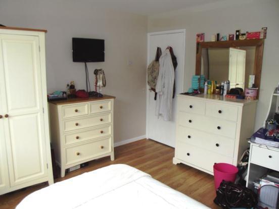 Second Bedroom (2)