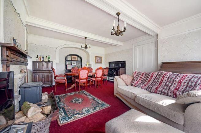 5 bed Detached for sale Image 5