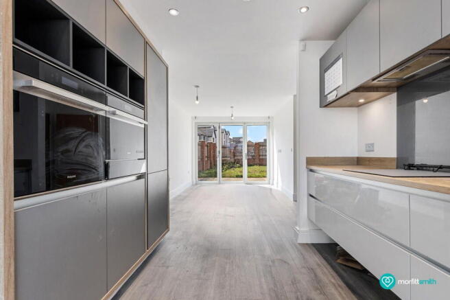 4 bed Semi-Detached for sale Image 4