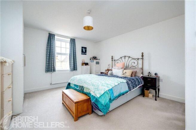 4 bed Detached for sale Image 8
