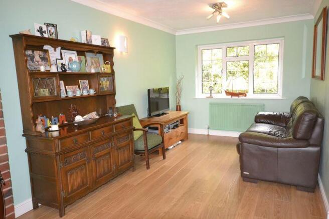 LOUNGE/DINING ROOM