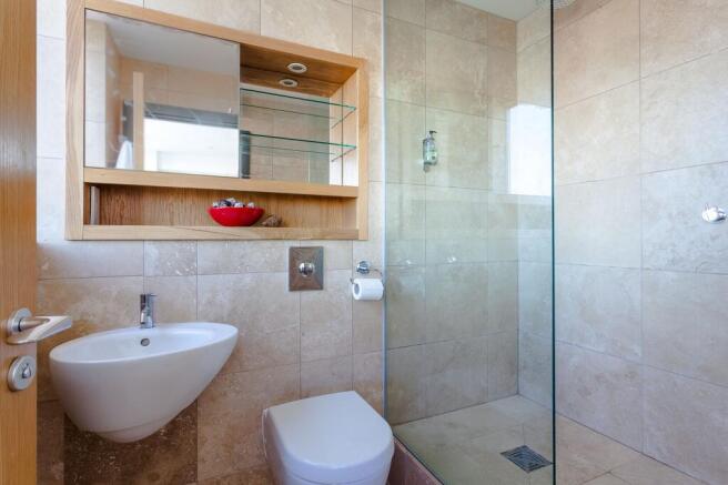 2 bed Apartment to rent Image 4