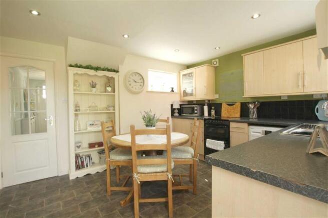 KITCHEN/BREAKFAST RO