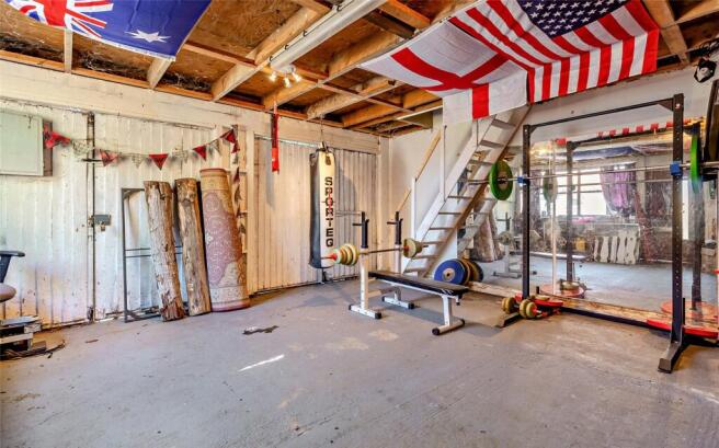 Garage/Workshop