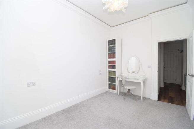 2 bed Apartment to rent Image 11