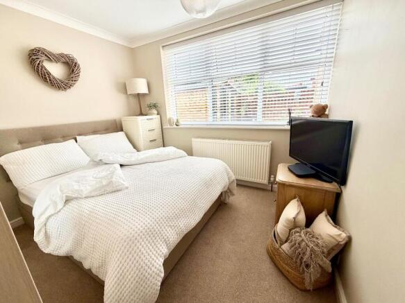 2 bed Semi-Detached Bungalow for sale Image 8