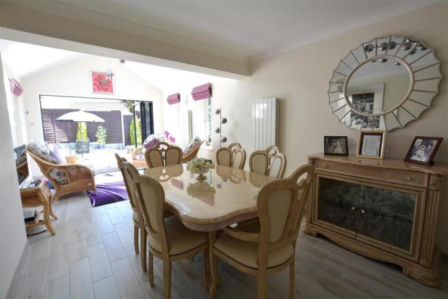 4. dining area.JPG