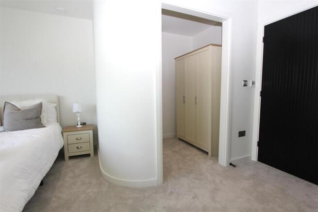 1 bed Apartment to rent Image 8