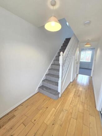 4 bed Semi-Detached to rent Image 4